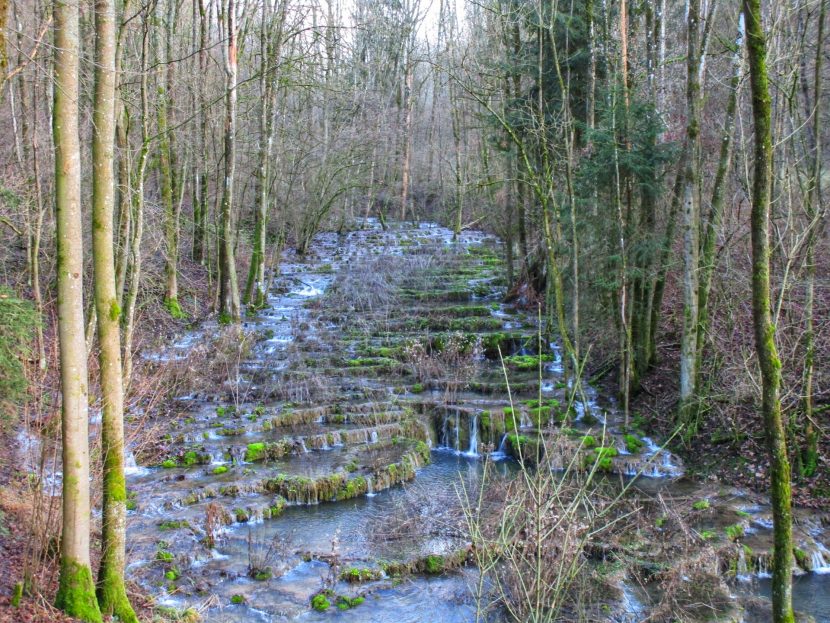 Sinterstufen der Lillach bei Weißenohe im tiefsten Winter
