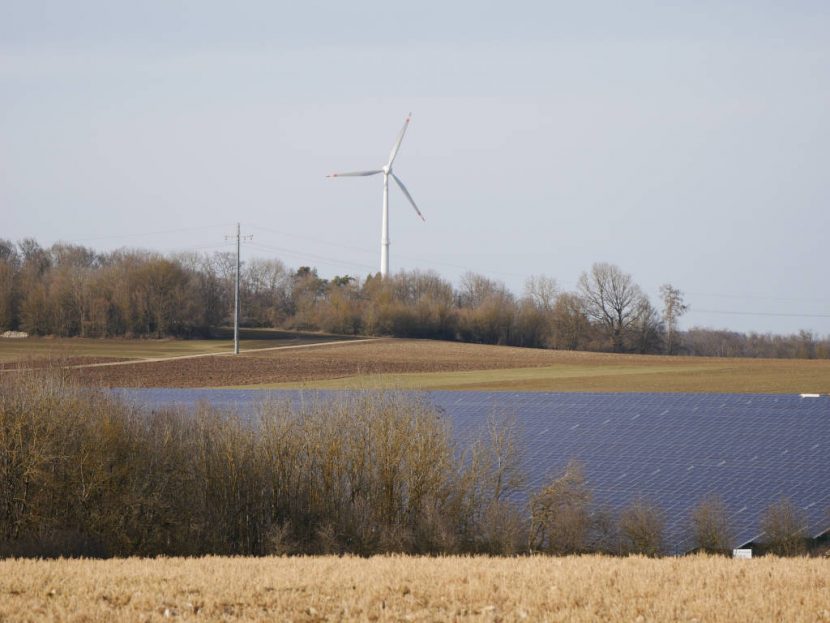 Solarpark Walkersbrunn I mit Kasberger Windrad